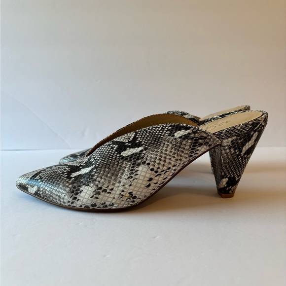 42 GOLD Womens Cream Overcom V Throat Snake Leather Mules. Size 7.5 M. - Picture 3 of 11